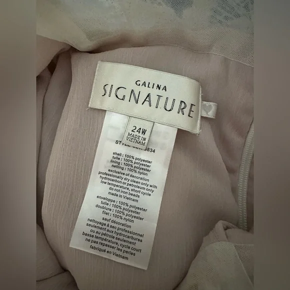 *SOLD* David’s Bridal Galina Signature Wedding Gown NWT - Picture 8 of 12